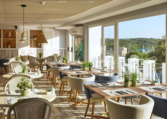 Отель Catalonia Mirador Des Маон