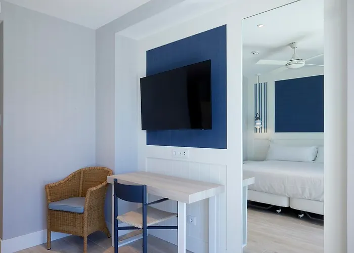 Отель Catalonia Mirador Des