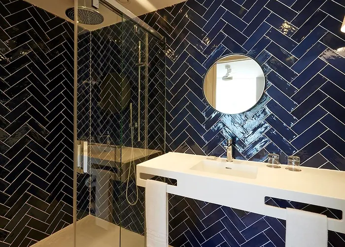 Отель Catalonia Mirador Des