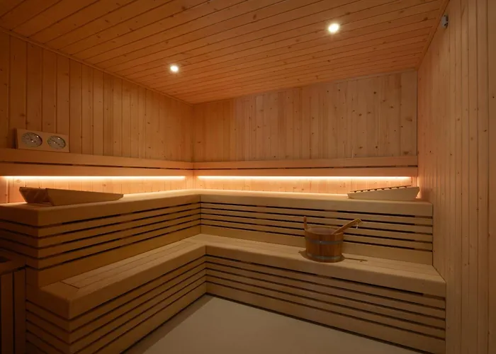 Отель Catalonia Mirador Des Маон