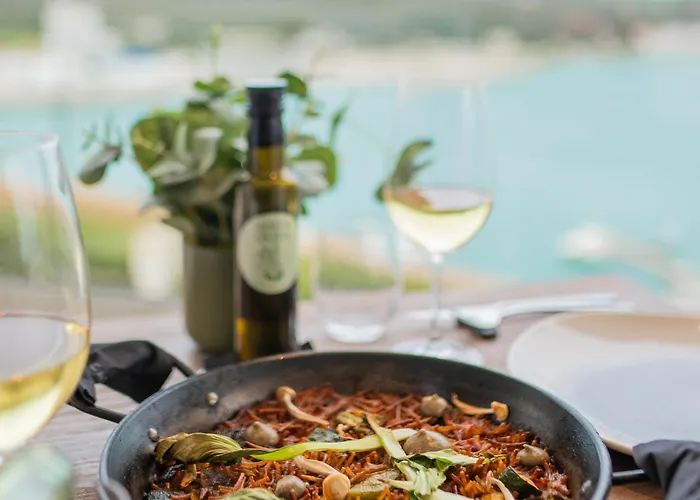 Отель Catalonia Mirador Des Маон