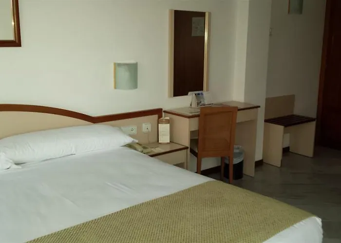 Отель Catalonia Mirador Des 4*